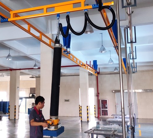 工位智能提升機(jī)和助力機(jī)械手之間的較量