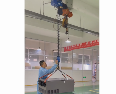 工位智能提升機(jī)可以解決大噸位產(chǎn)品裝箱難題